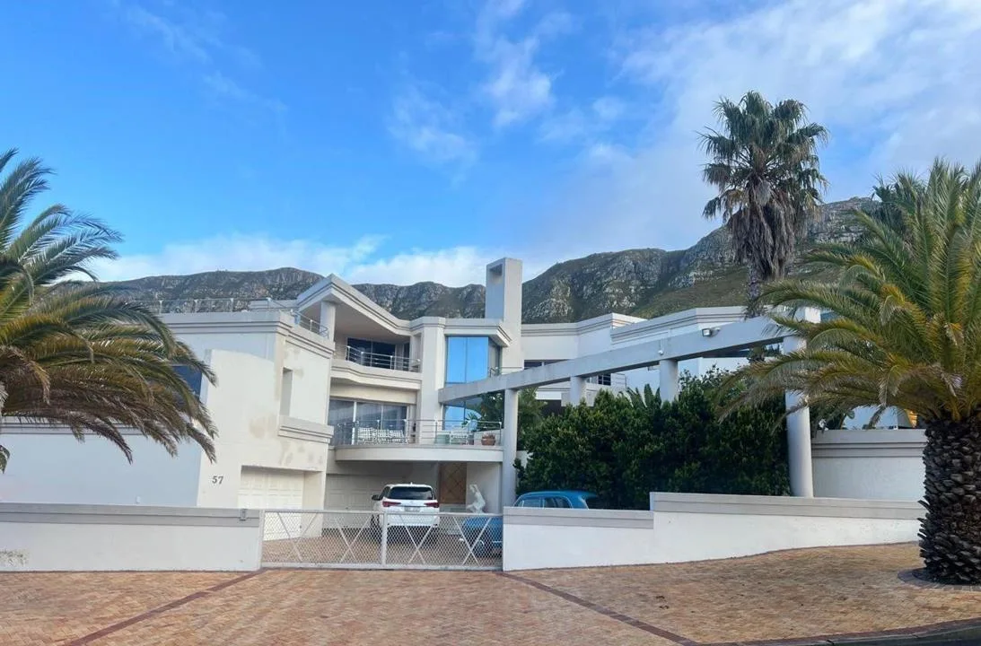 5 Bedroom House for sale in Hermanus Heights