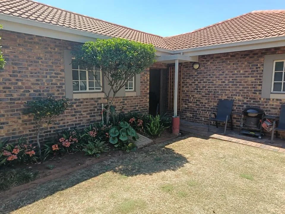 2 Bedroom Townhouse to rent in Three Rivers East