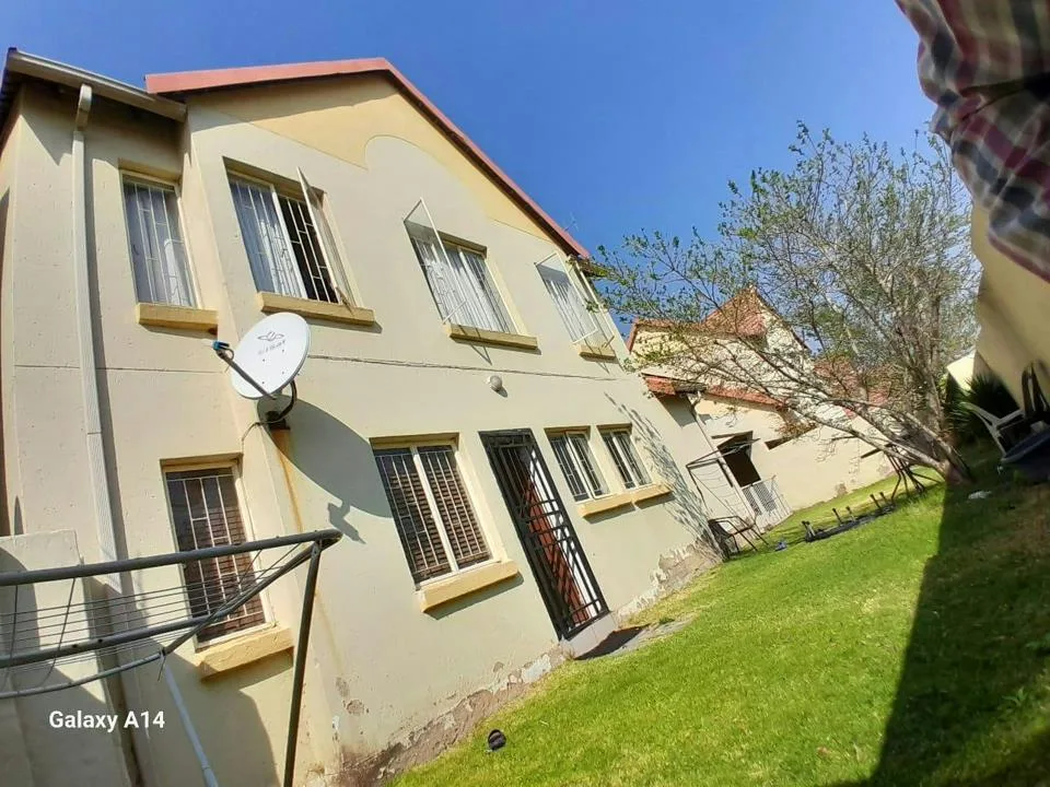 3 Bedroom Townhouse to rent in Kosmosdal