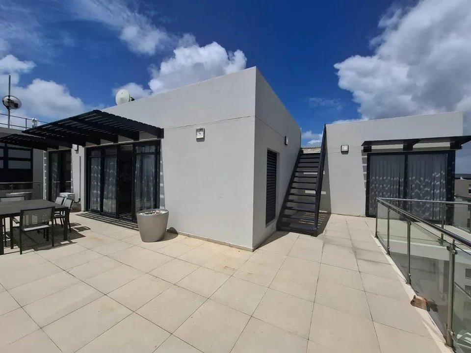 3 Bedroom Apartment / flat for sale in Waves Edge