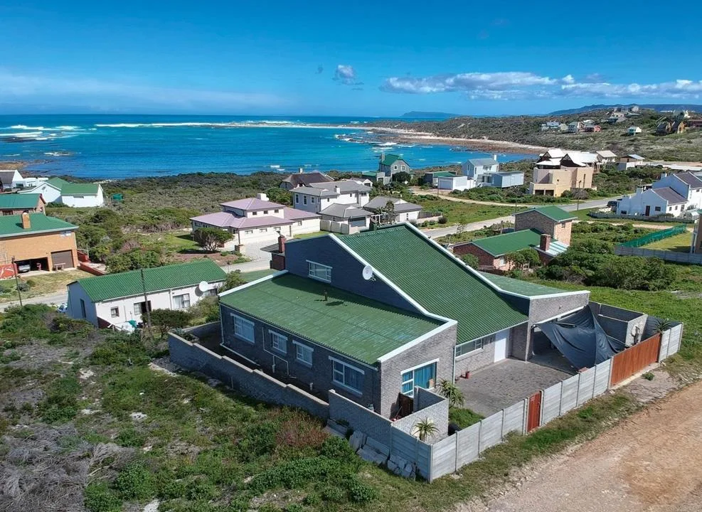 5 Bedroom House for sale in Suiderstrand