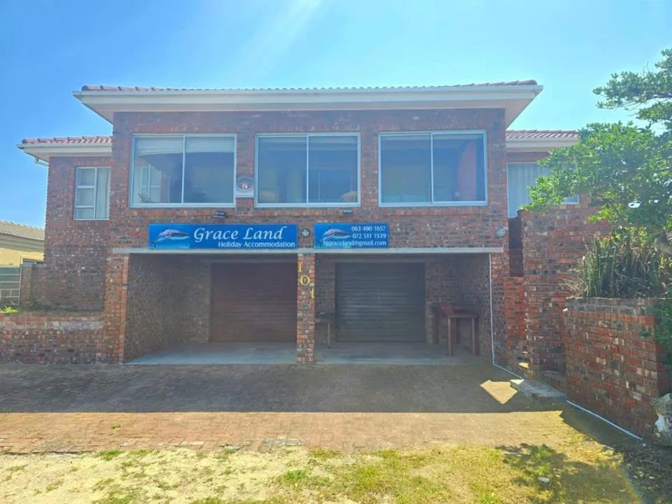 4 Bedroom House for sale in Struisbaai