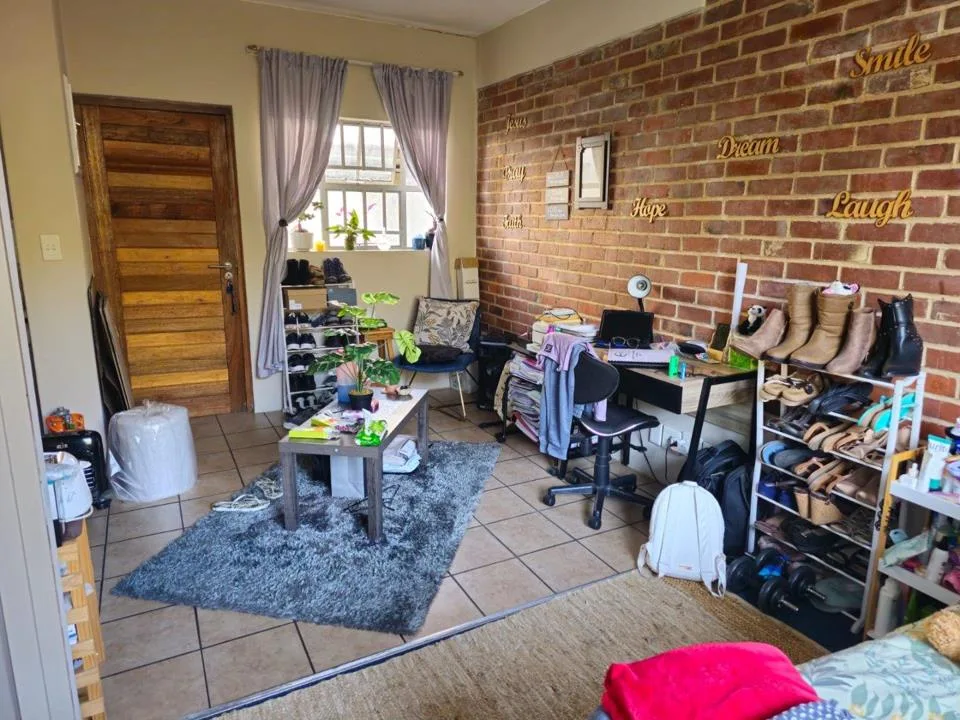1 Bedroom Apartment / flat to rent in Upper Houghton