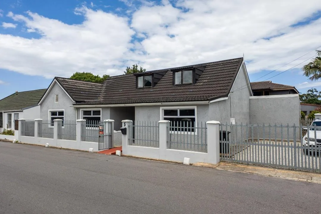 3 Bedroom House for sale in Knysna Central