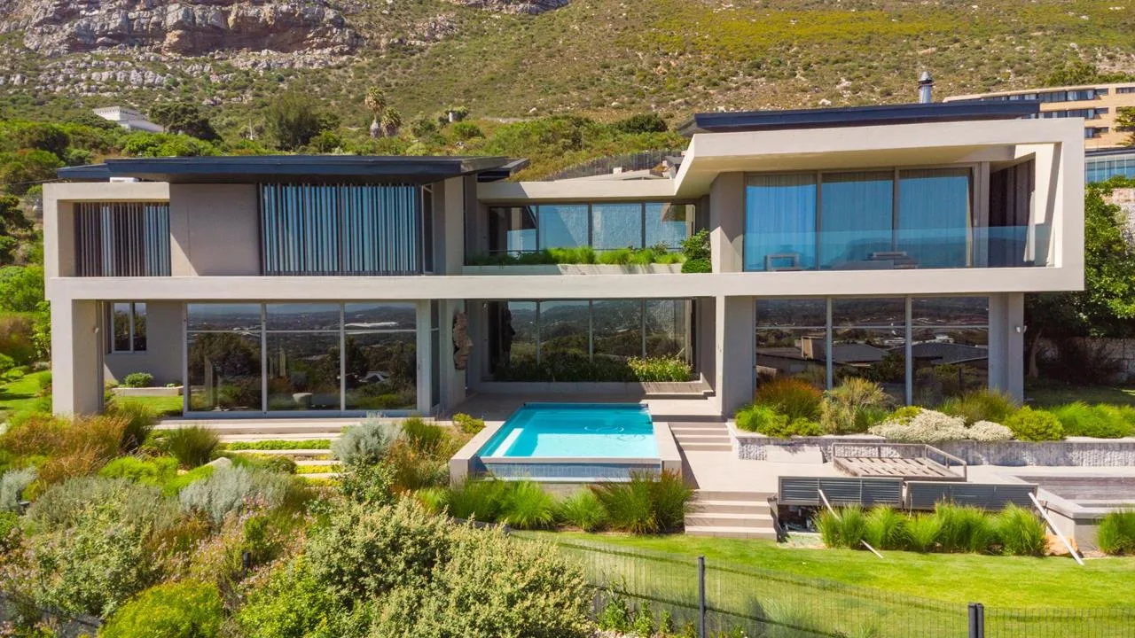 4 Bedroom House for sale in Stonehurst Mountain Estate