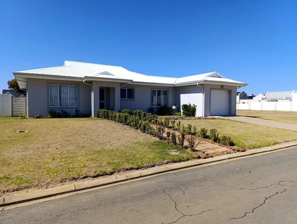 3 Bedroom House for sale in Witsand