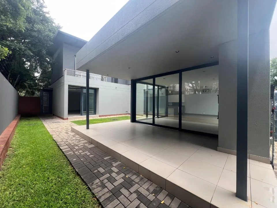 4 Bedroom Townhouse to rent in Waterkloof Ridge