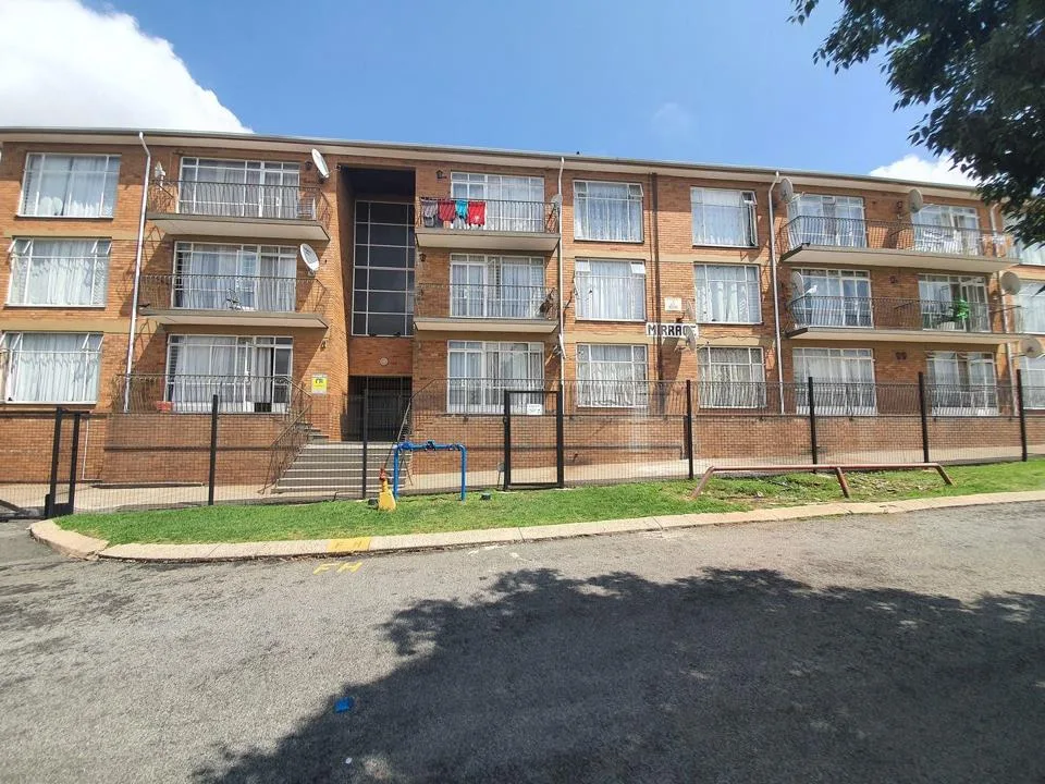 2 Bedroom Apartment / flat to rent in South Crest