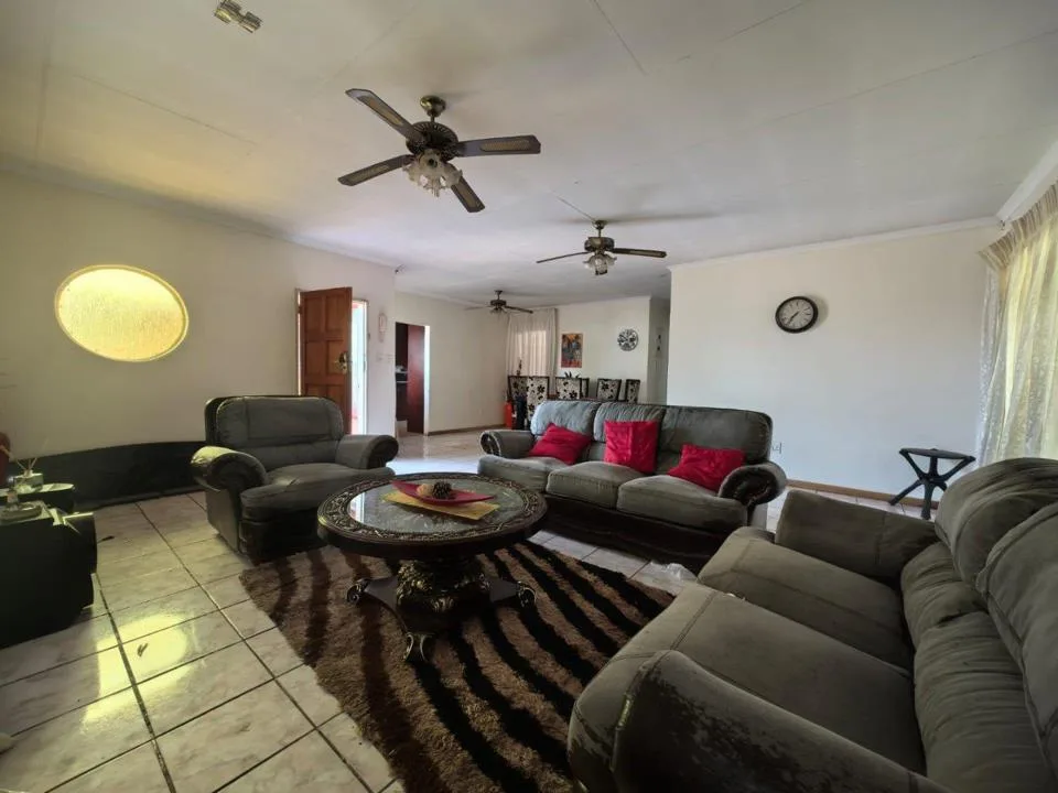 4 Bedroom House to rent in Dersley