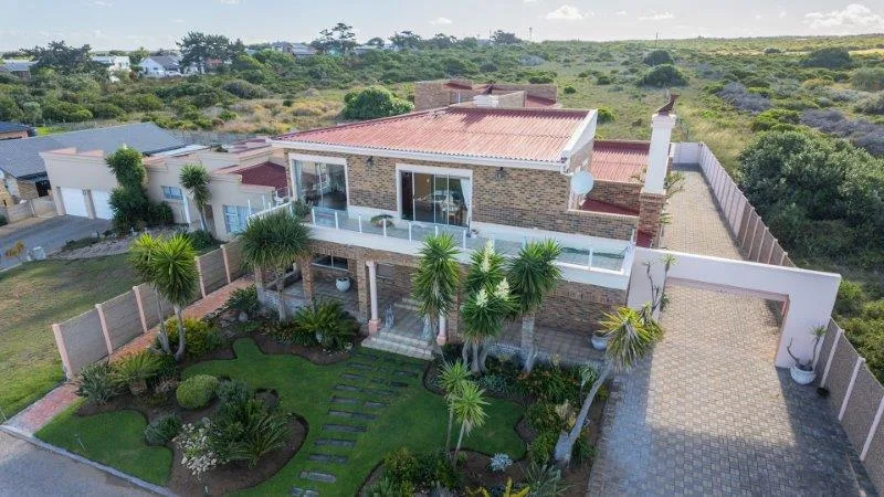 5 Bedroom House for sale in Stilbaai Wes