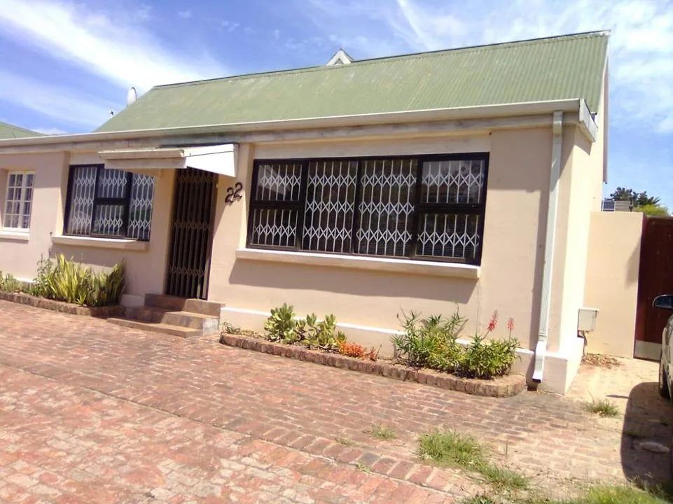 2 Bedroom House for sale in Albertinia