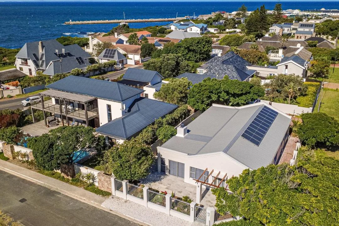 4 Bedroom House for sale in Westcliff