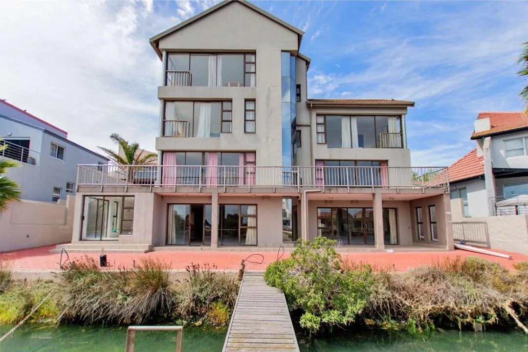 11 Bedroom House for sale in Port Owen