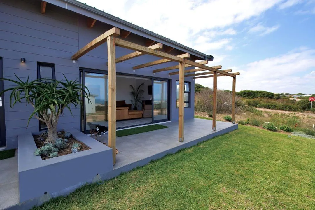 4 Bedroom House for sale in Stilbaai Wes