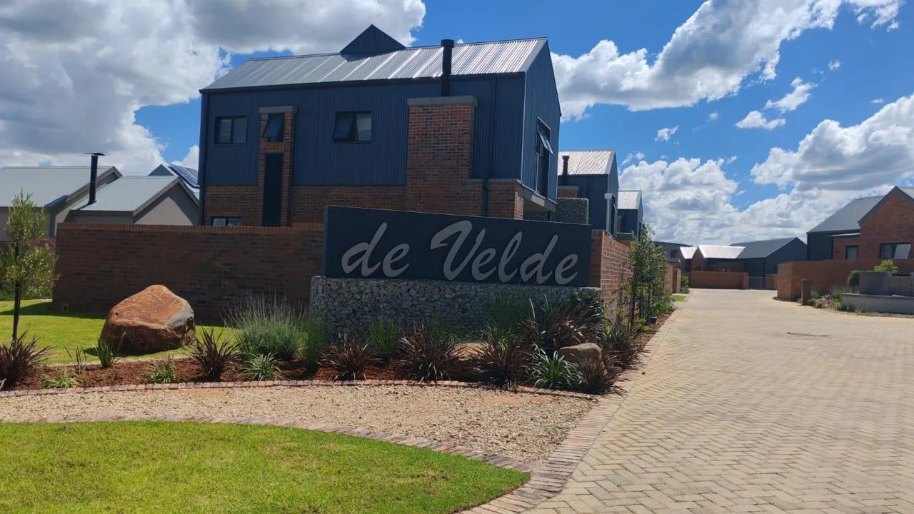 3 Bedroom House for sale in De Land Estate