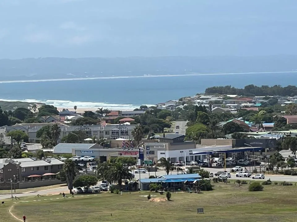 3 Bedroom House for sale in Hartenbos Heuwels