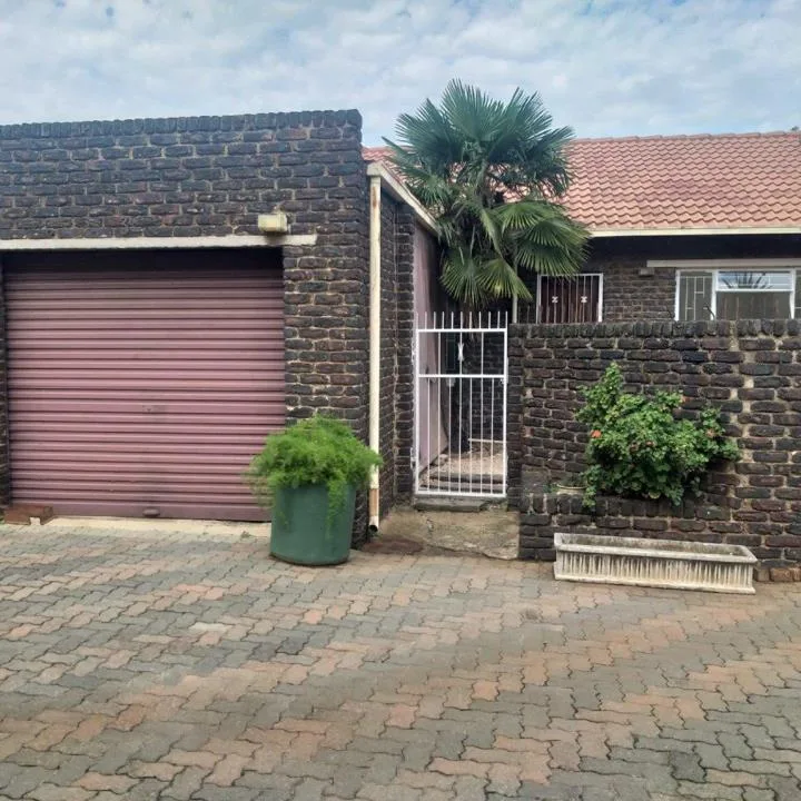 2 Bedroom Apartment / flat to rent in Rensburg