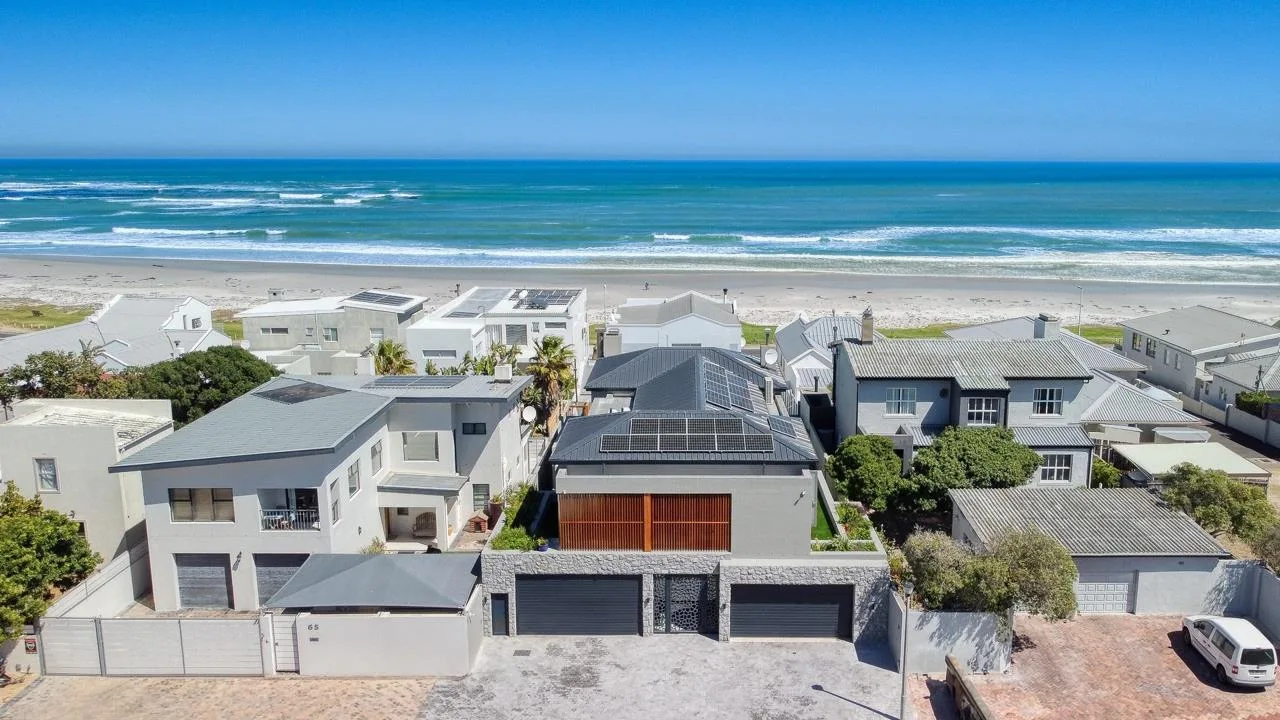 4 Bedroom House for sale in Melkbosstrand Central