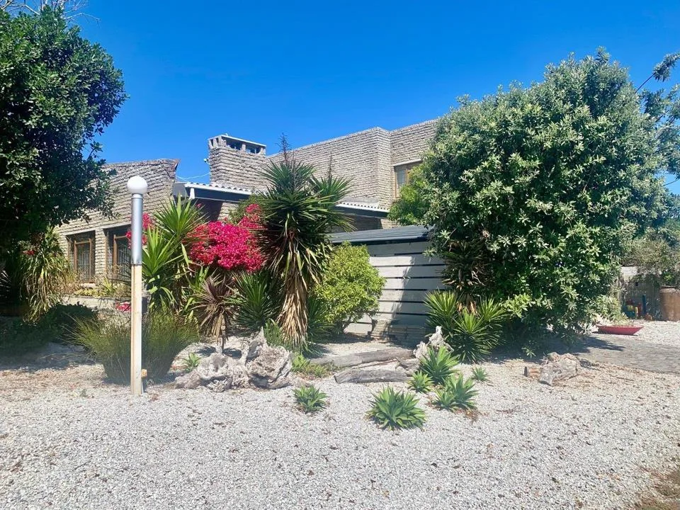 4 Bedroom House for sale in Kleinbaai