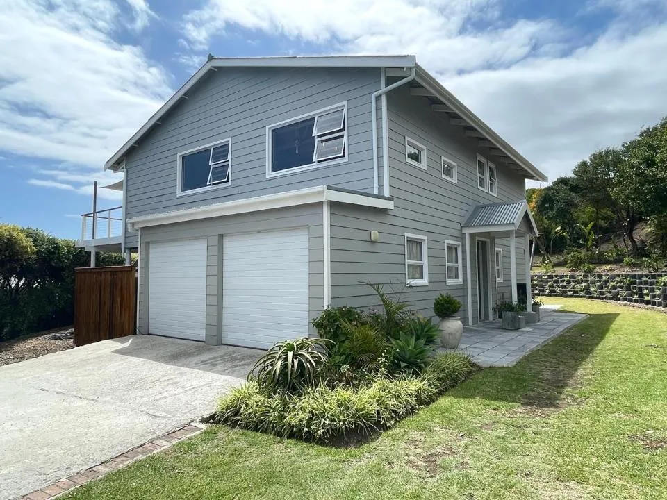 4 Bedroom House for sale in Brenton On Sea
