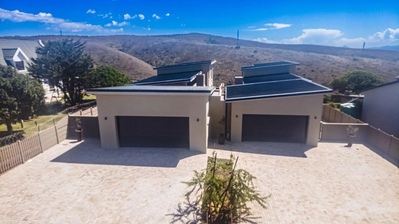 3 Bedroom House for sale in Hartenbos Heuwels