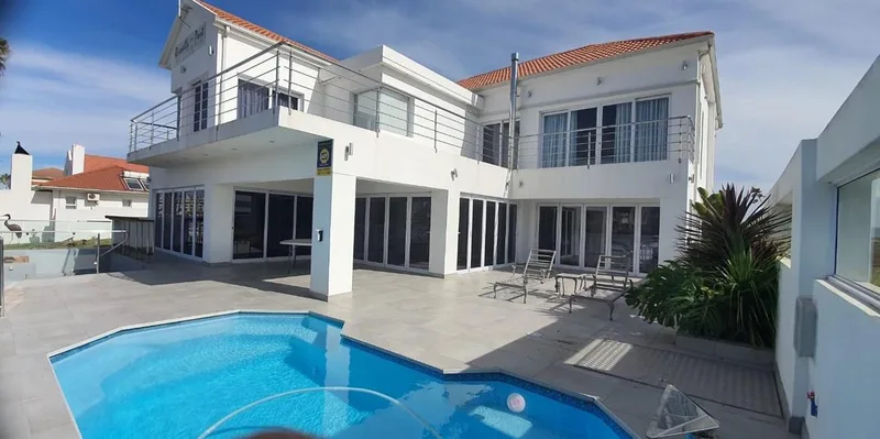 5 Bedroom House for sale in Port Owen