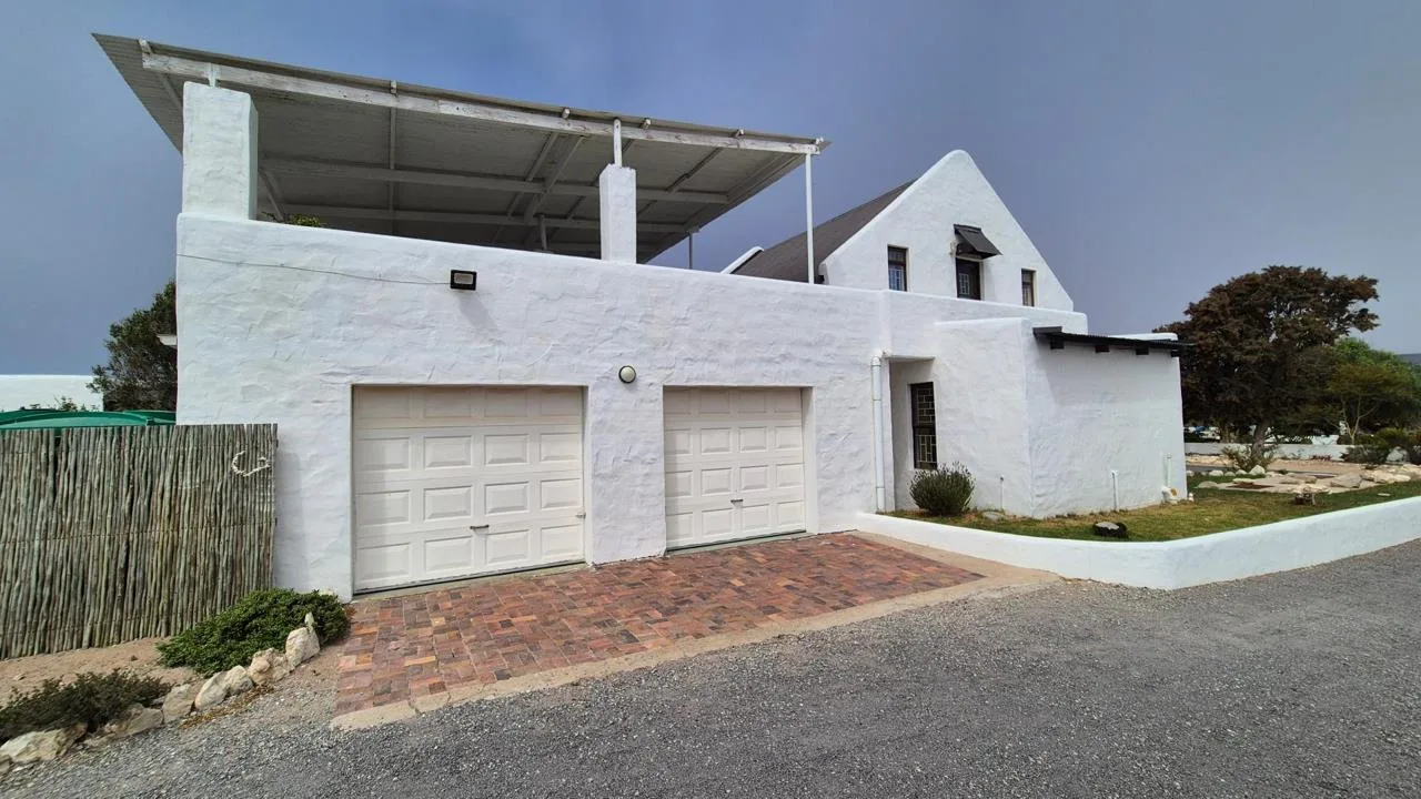 6 Bedroom House for sale in Jacobsbaai