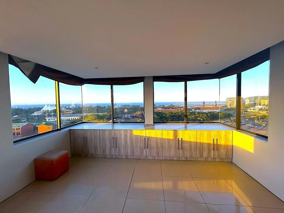 3 Bedroom Apartment / flat to rent in Point