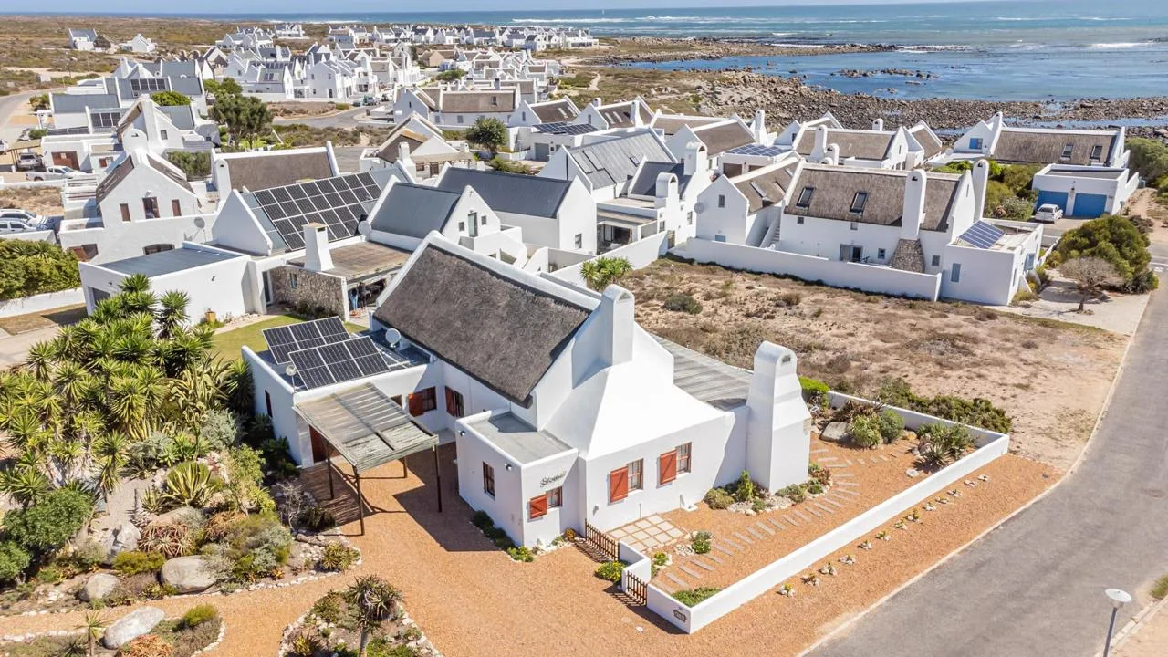 4 Bedroom House for sale in Jacobsbaai