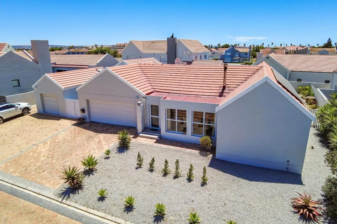 5 Bedroom House for sale in Port Owen