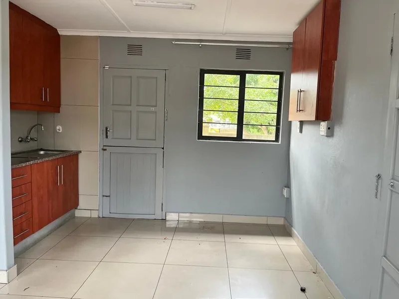 2 Bedroom House to rent in Brackenham