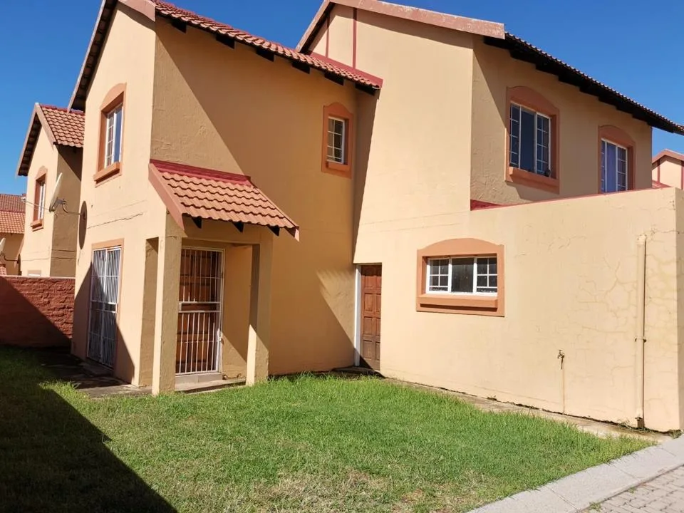 2 Bedroom Townhouse to rent in Bergsig