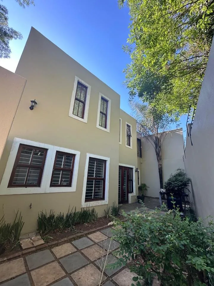 3 Bedroom Townhouse to rent in Craighall Park