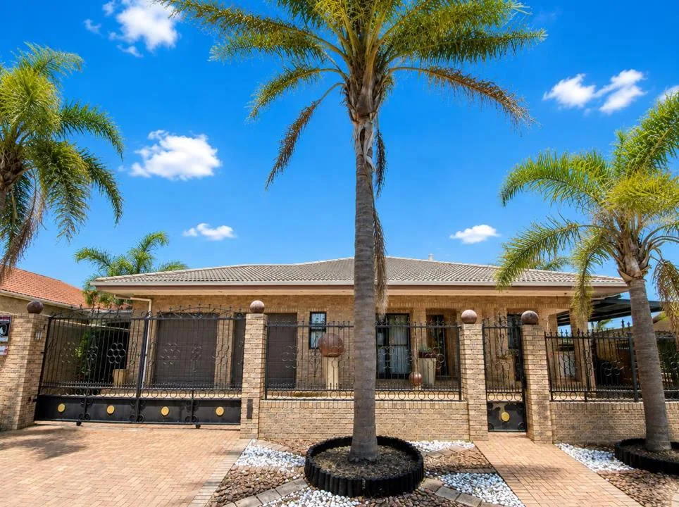 4 Bedroom House for sale in Annandale