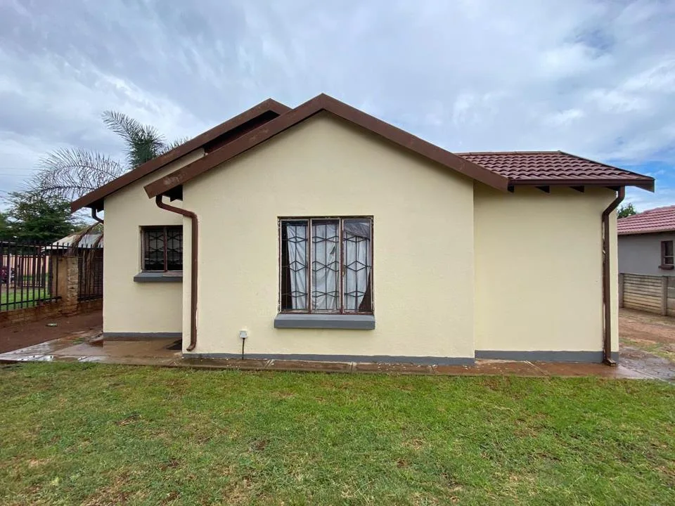 3 Bedroom House to rent in The Orchards