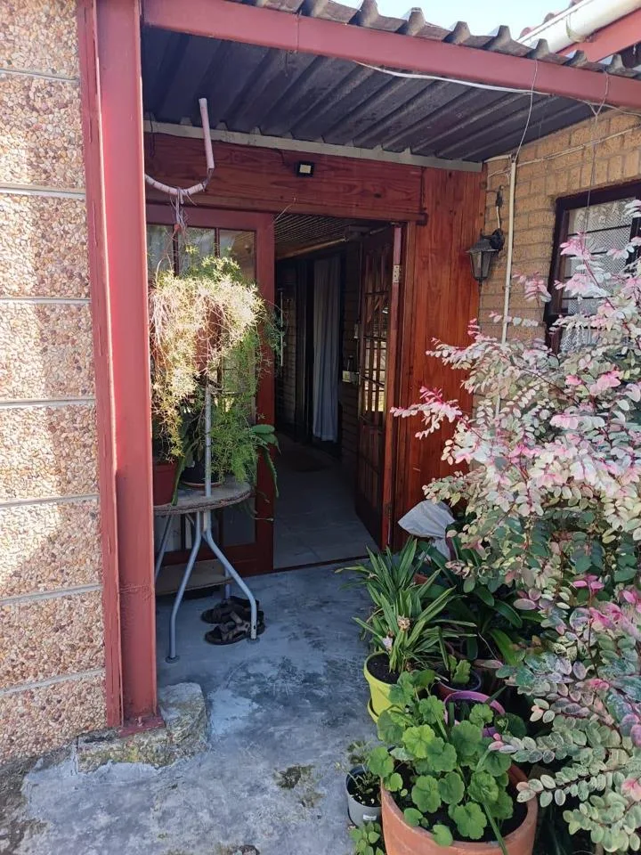 3 Bedroom House for sale in Albertinia