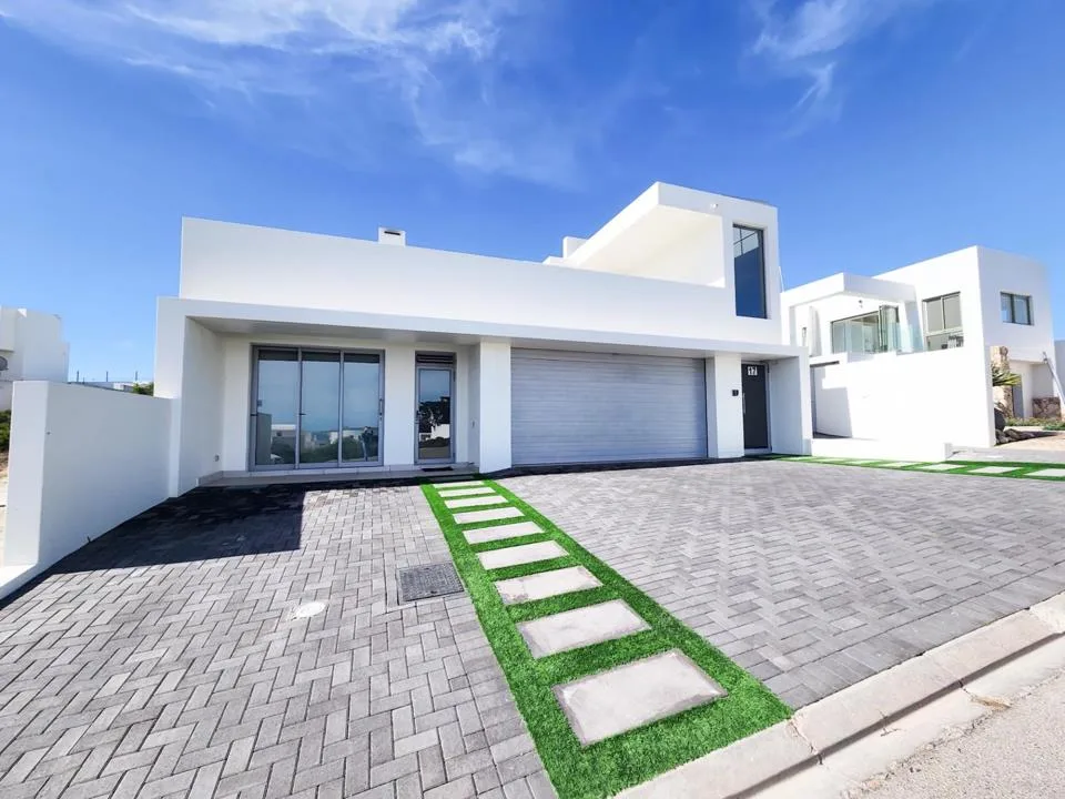5 Bedroom House for sale in Paradise Beach