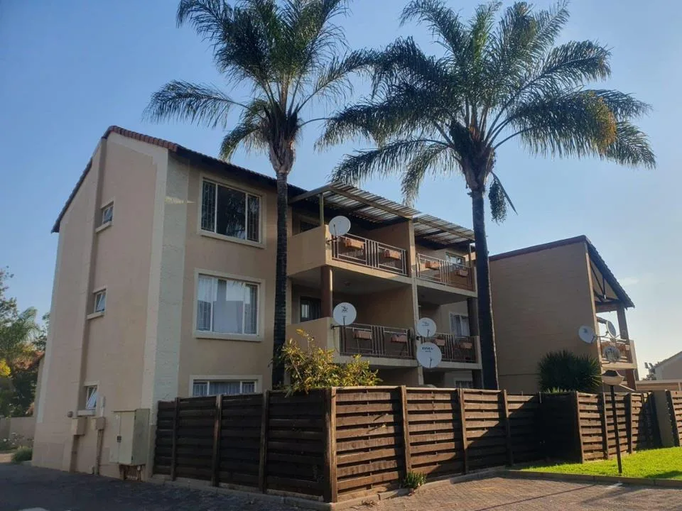 2 Bedroom Apartment / flat to rent in Die Hoewes