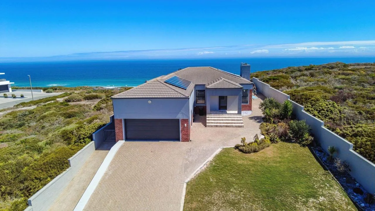 3 Bedroom House for sale in Yzerfontein