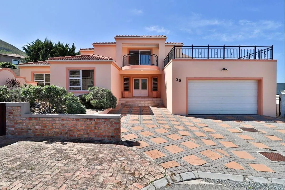 6 Bedroom House for sale in Onrus