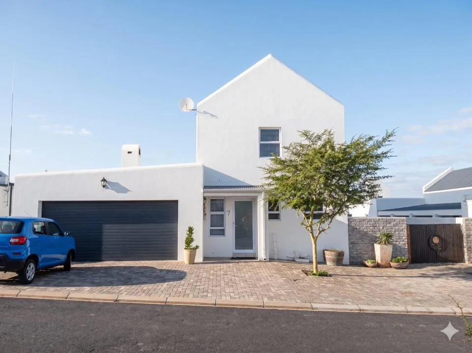 4 Bedroom House for sale in Dwarskersbos