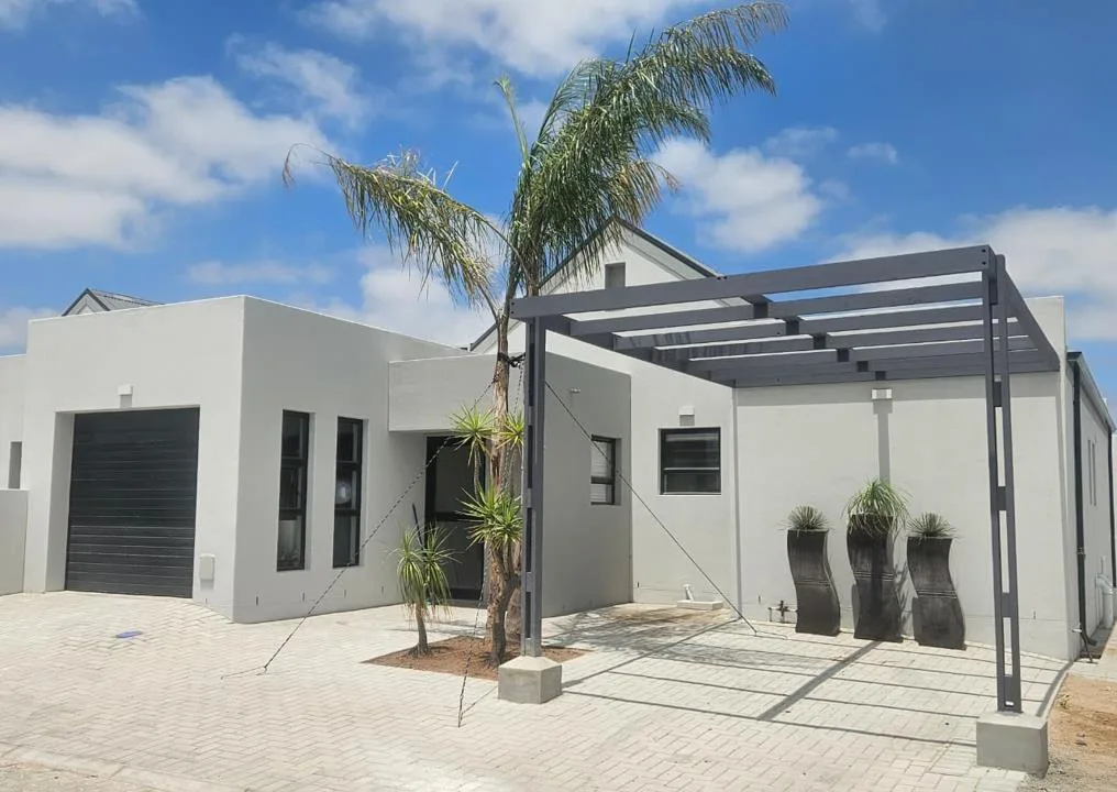 3 Bedroom House for sale in Laguna