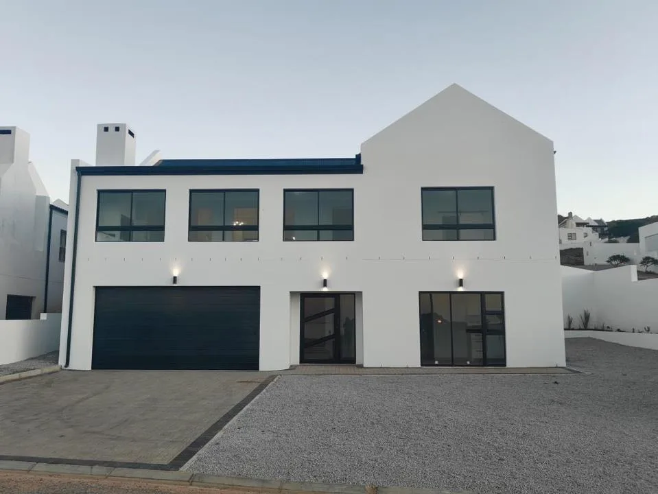 4 Bedroom House for sale in Da Gama Bay