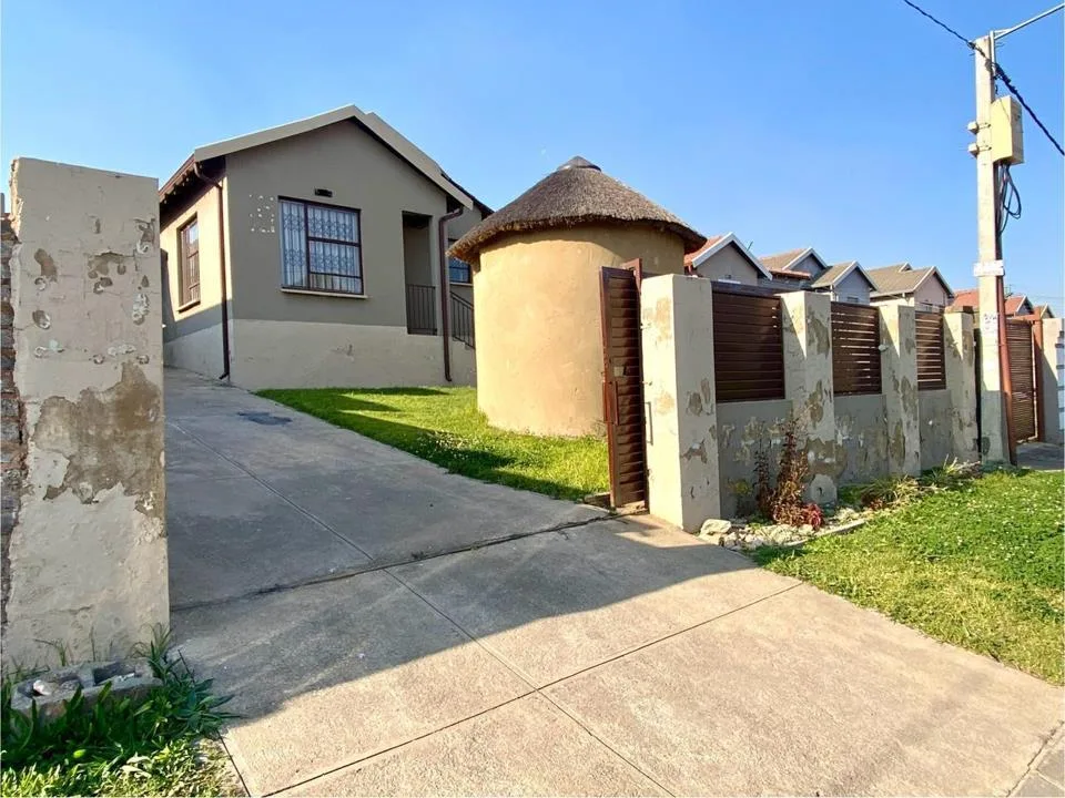 2 Bedroom House to rent in Fleurhof