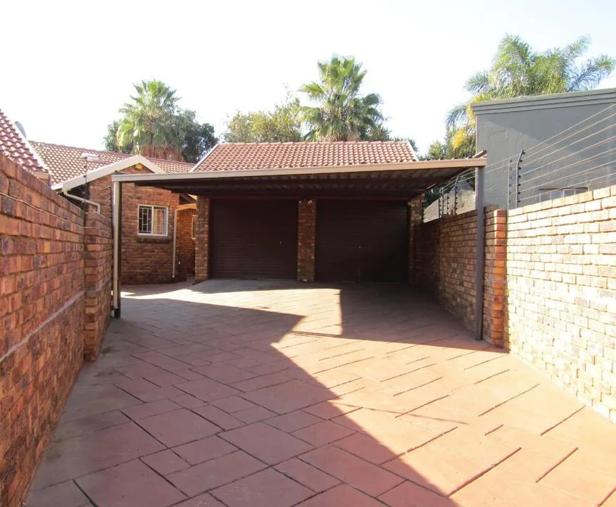 3 Bedroom House to rent in Rooihuiskraal North