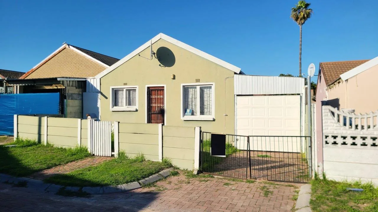 2 Bedroom House for sale in Silversands