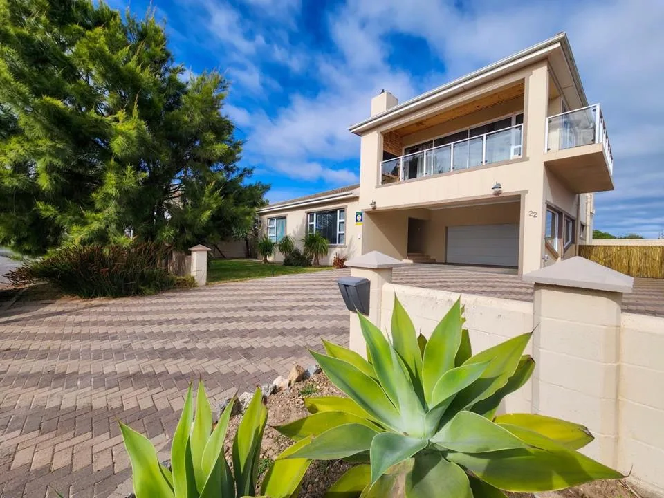 3 Bedroom House for sale in Country Club