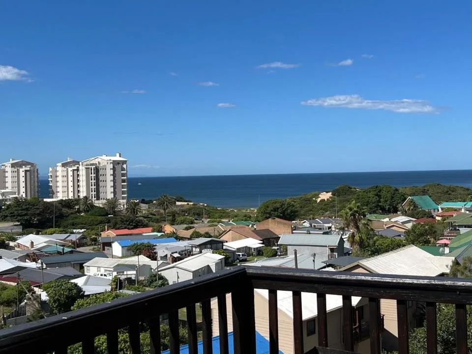 2 Bedroom Apartment / flat for sale in Boland Park