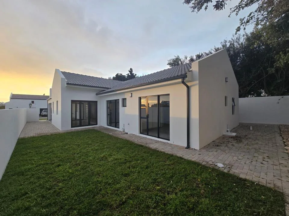 4 Bedroom House for sale in Shelley Point