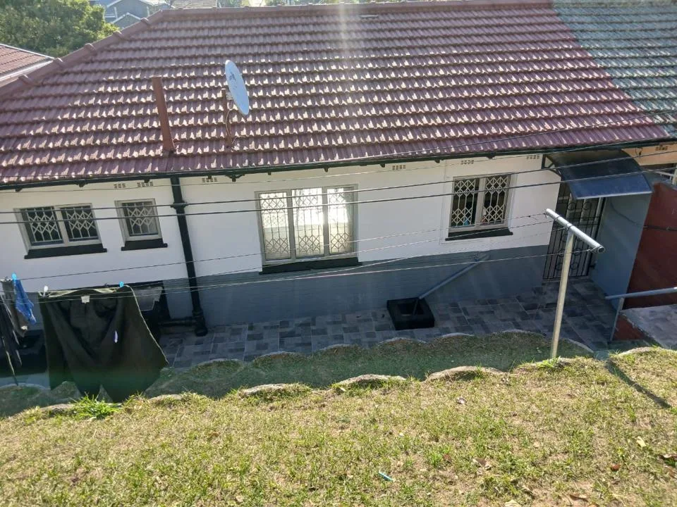 2 Bedroom House to rent in Montclair